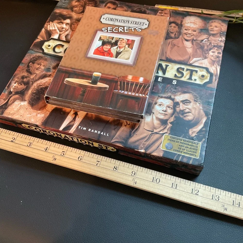 Coronation Street Lot DVDs Books Treasures Box Set TV Show Fan Collectibles‎ - Picture 15 of 15